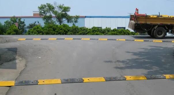 蘇州道路劃線單位分析，蘇州公路減速帶有哪幾種類型
